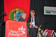 Hr. Bender und Matthias Kollatz bei der Schecküberreichung